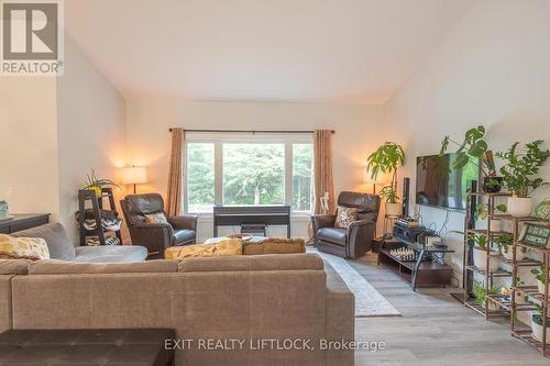 572 Sixth Line, Havelock-Belmont-Methuen, ON - Indoor Photo Showing Living Room