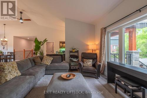 572 Sixth Line, Havelock-Belmont-Methuen, ON - Indoor Photo Showing Living Room