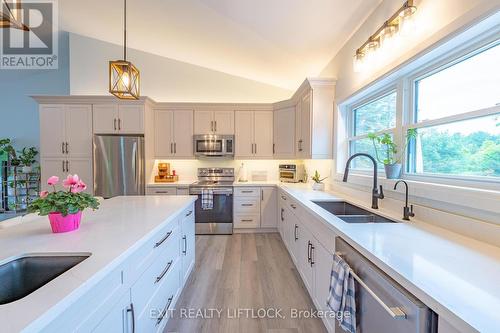 572 Sixth Line, Havelock-Belmont-Methuen, ON - Indoor Photo Showing Kitchen With Double Sink With Upgraded Kitchen