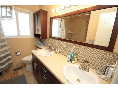 6487 Coyote Street, Oliver, BC - Indoor Photo Showing Bathroom