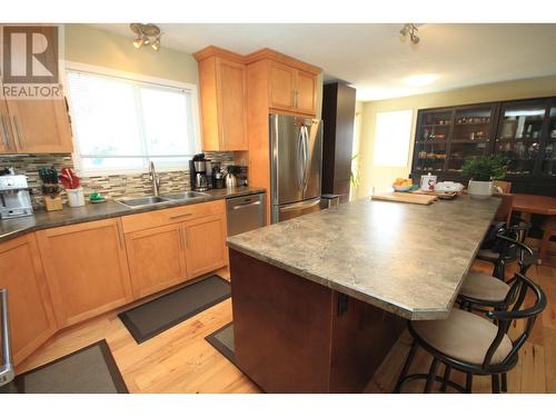 6487 Coyote Street, Oliver, BC - Indoor Photo Showing Kitchen With Double Sink