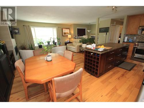 6487 Coyote Street, Oliver, BC - Indoor Photo Showing Dining Room