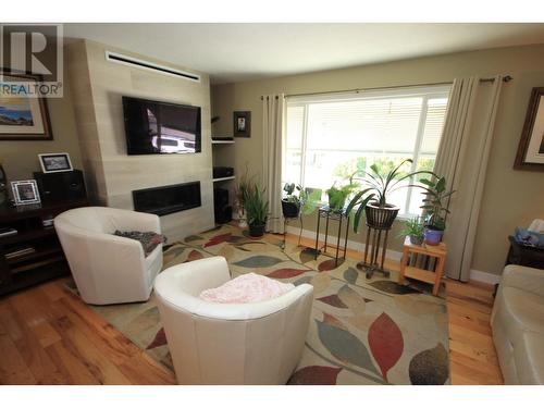 6487 Coyote Street, Oliver, BC - Indoor Photo Showing Living Room With Fireplace