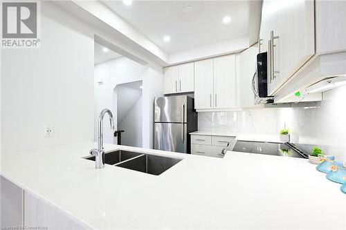 30 Times Square Boulevard Unit# 70, Hamilton, ON - Indoor Photo Showing Kitchen With Double Sink With Upgraded Kitchen