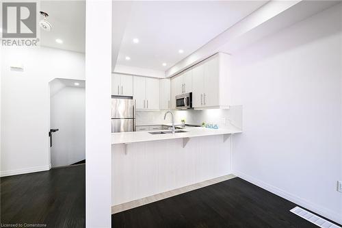 30 Times Square Boulevard Unit# 70, Hamilton, ON - Indoor Photo Showing Kitchen