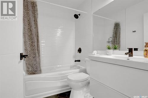 89 Mcnab Crescent, Regina, SK - Indoor Photo Showing Bathroom