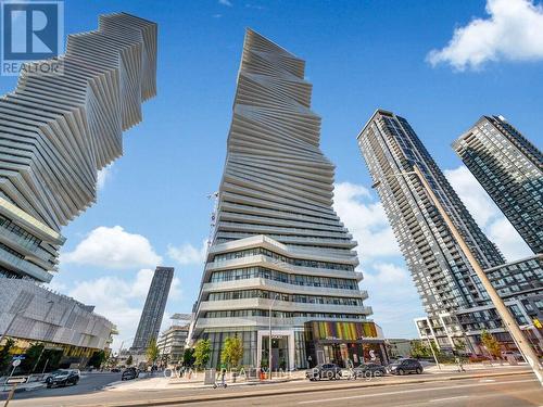 5705 - 3900 Confederation Parkway, Mississauga, ON - Outdoor With Balcony With Facade