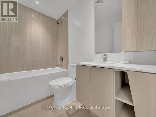 5705 - 3900 Confederation Parkway, Mississauga, ON - Indoor Photo Showing Bathroom