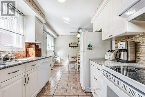 2360 Whaley Drive, Mississauga, ON - Indoor Photo Showing Kitchen