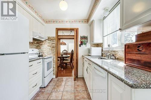 2360 Whaley Drive, Mississauga (Cooksville), ON - Indoor Photo Showing Kitchen