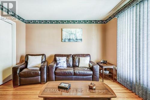 2360 Whaley Drive, Mississauga (Cooksville), ON - Indoor Photo Showing Living Room