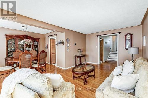 2360 Whaley Drive, Mississauga, ON - Indoor Photo Showing Living Room