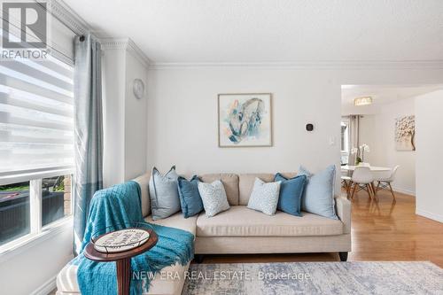 4216 Viburnum Court, Mississauga, ON - Indoor Photo Showing Living Room