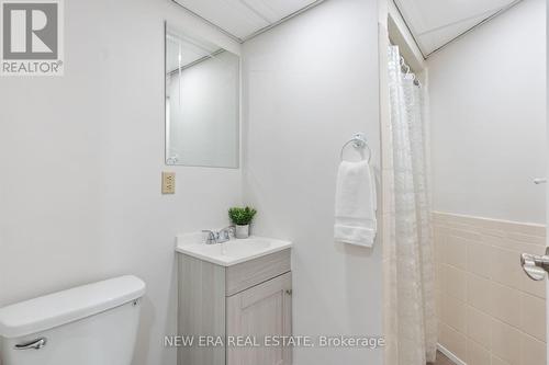 4216 Viburnum Court, Mississauga, ON - Indoor Photo Showing Bathroom