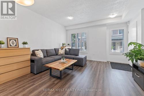 80 - 10 William Jackson Way, Toronto, ON - Indoor Photo Showing Living Room