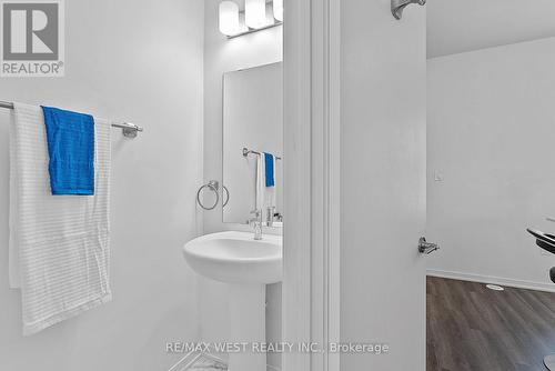 80 - 10 William Jackson Way, Toronto, ON - Indoor Photo Showing Bathroom