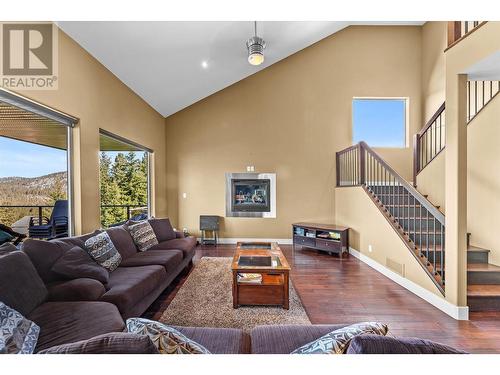 2210 Quail Run Drive, Kelowna, BC - Indoor Photo Showing Living Room With Fireplace