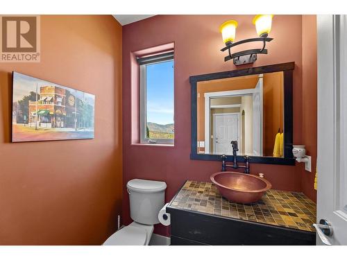 2210 Quail Run Drive, Kelowna, BC - Indoor Photo Showing Bathroom