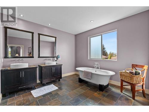 2210 Quail Run Drive, Kelowna, BC - Indoor Photo Showing Bathroom