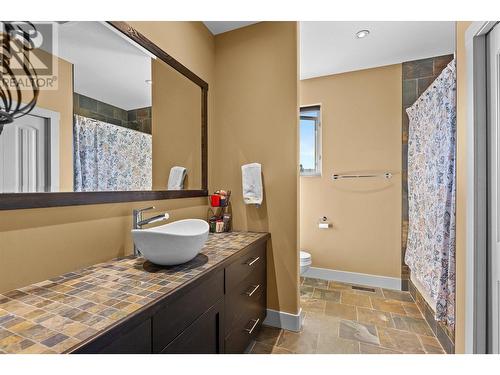 2210 Quail Run Drive, Kelowna, BC - Indoor Photo Showing Bathroom