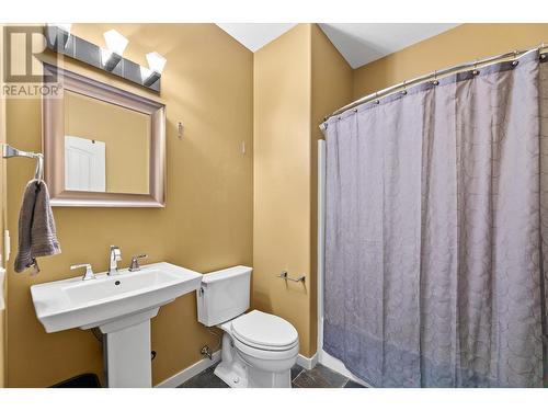 2210 Quail Run Drive, Kelowna, BC - Indoor Photo Showing Bathroom