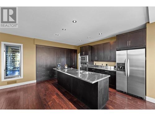 2210 Quail Run Drive, Kelowna, BC - Indoor Photo Showing Kitchen With Double Sink