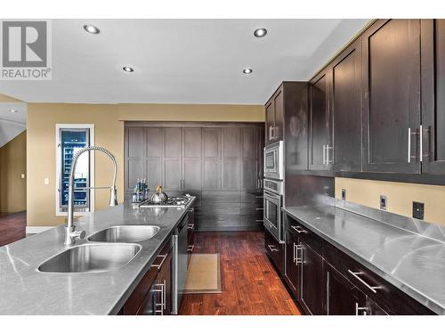 2210 Quail Run Drive, Kelowna, BC - Indoor Photo Showing Kitchen With Double Sink