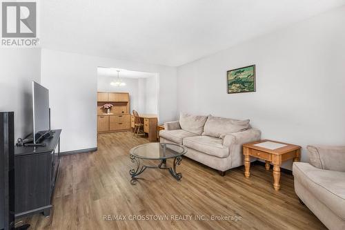 107 Fred Cook Drive, Bradford West Gwillimbury (Bradford), ON - Indoor Photo Showing Living Room