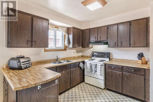 107 Fred Cook Drive, Bradford West Gwillimbury (Bradford), ON - Indoor Photo Showing Kitchen With Double Sink