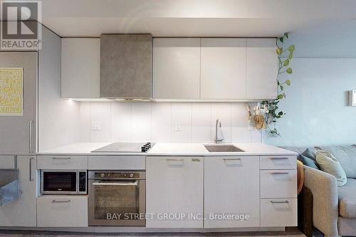 916 - 19 Western Battery Road E, Toronto (Niagara), ON - Indoor Photo Showing Kitchen