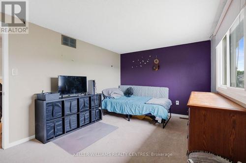 16 Gosney Crescent W, Barrie, ON - Indoor Photo Showing Bedroom