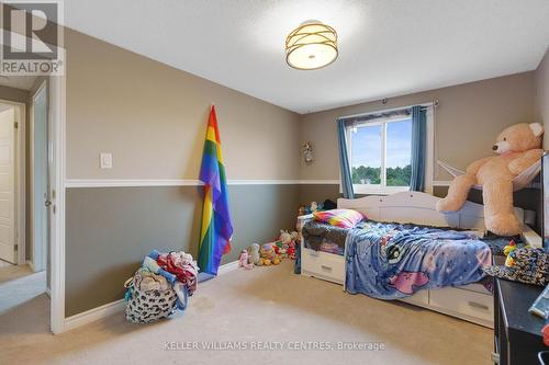 16 Gosney Crescent W, Barrie, ON - Indoor Photo Showing Bedroom