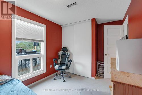 16 Gosney Crescent W, Barrie, ON - Indoor Photo Showing Bedroom