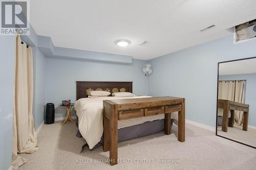 16 Gosney Crescent W, Barrie, ON - Indoor Photo Showing Bedroom