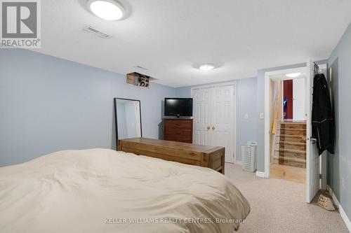 16 Gosney Crescent W, Barrie, ON - Indoor Photo Showing Bedroom