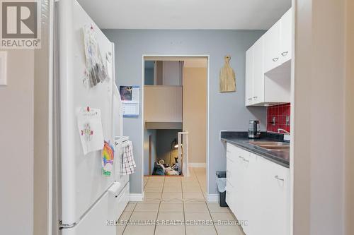 16 Gosney Crescent W, Barrie (Painswick North), ON - Indoor Photo Showing Kitchen