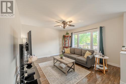 377 Fitton Street, Midland, ON - Indoor Photo Showing Living Room