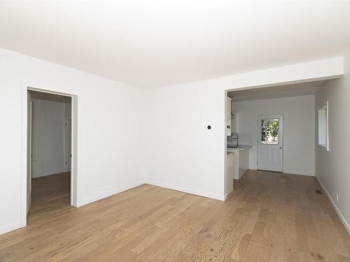 26 Manion Street, Thunder Bay, ON - Indoor Photo Showing Other Room