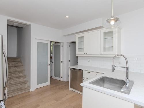 26 Manion Street, Thunder Bay, ON - Indoor Photo Showing Kitchen