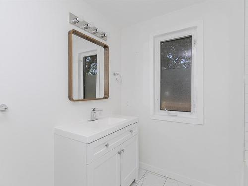 26 Manion Street, Thunder Bay, ON - Indoor Photo Showing Bathroom