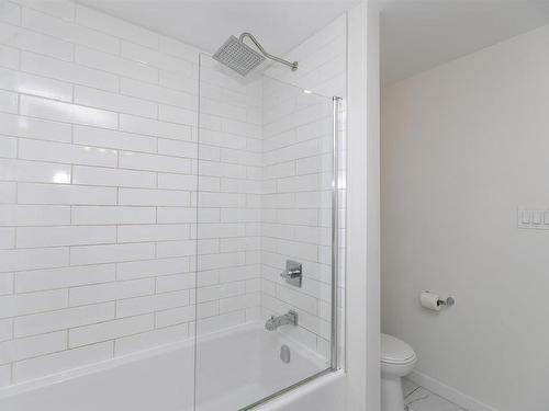 26 Manion Street, Thunder Bay, ON - Indoor Photo Showing Bathroom