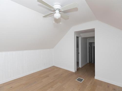 26 Manion Street, Thunder Bay, ON - Indoor Photo Showing Other Room