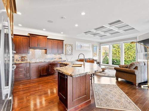 9-1900 Irongate Place, Kamloops, BC - Indoor Photo Showing Kitchen With Upgraded Kitchen