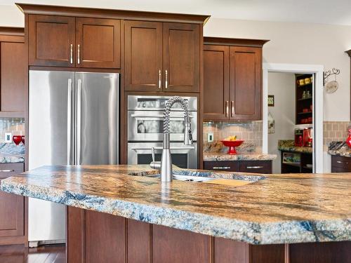 9-1900 Irongate Place, Kamloops, BC - Indoor Photo Showing Kitchen With Upgraded Kitchen