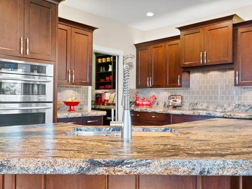 9-1900 Irongate Place, Kamloops, BC - Indoor Photo Showing Kitchen