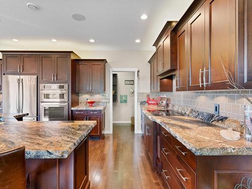 9-1900 Irongate Place, Kamloops, BC - Indoor Photo Showing Kitchen With Upgraded Kitchen