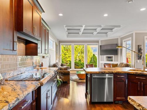 9-1900 Irongate Place, Kamloops, BC - Indoor Photo Showing Kitchen With Upgraded Kitchen