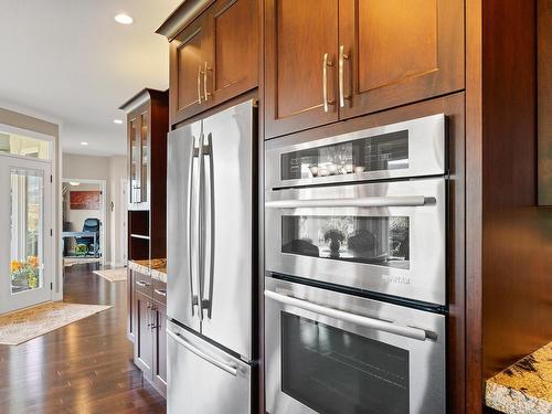 9-1900 Irongate Place, Kamloops, BC - Indoor Photo Showing Kitchen