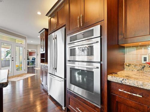 9-1900 Irongate Place, Kamloops, BC - Indoor Photo Showing Kitchen