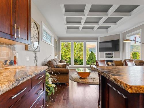 9-1900 Irongate Place, Kamloops, BC - Indoor Photo Showing Kitchen